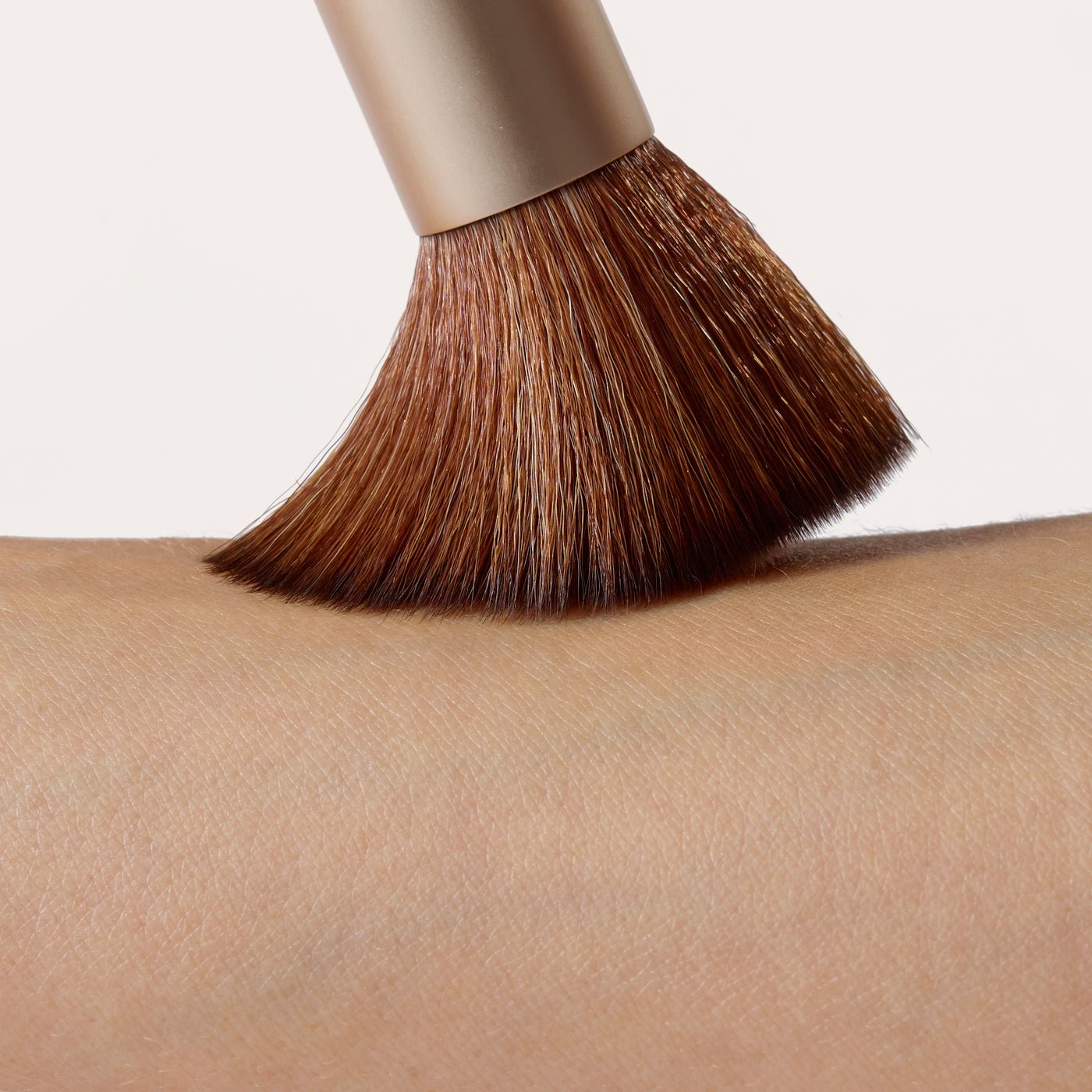 jane iredale Handi Brush (Pro Series) - Harben House - Jane Iredale