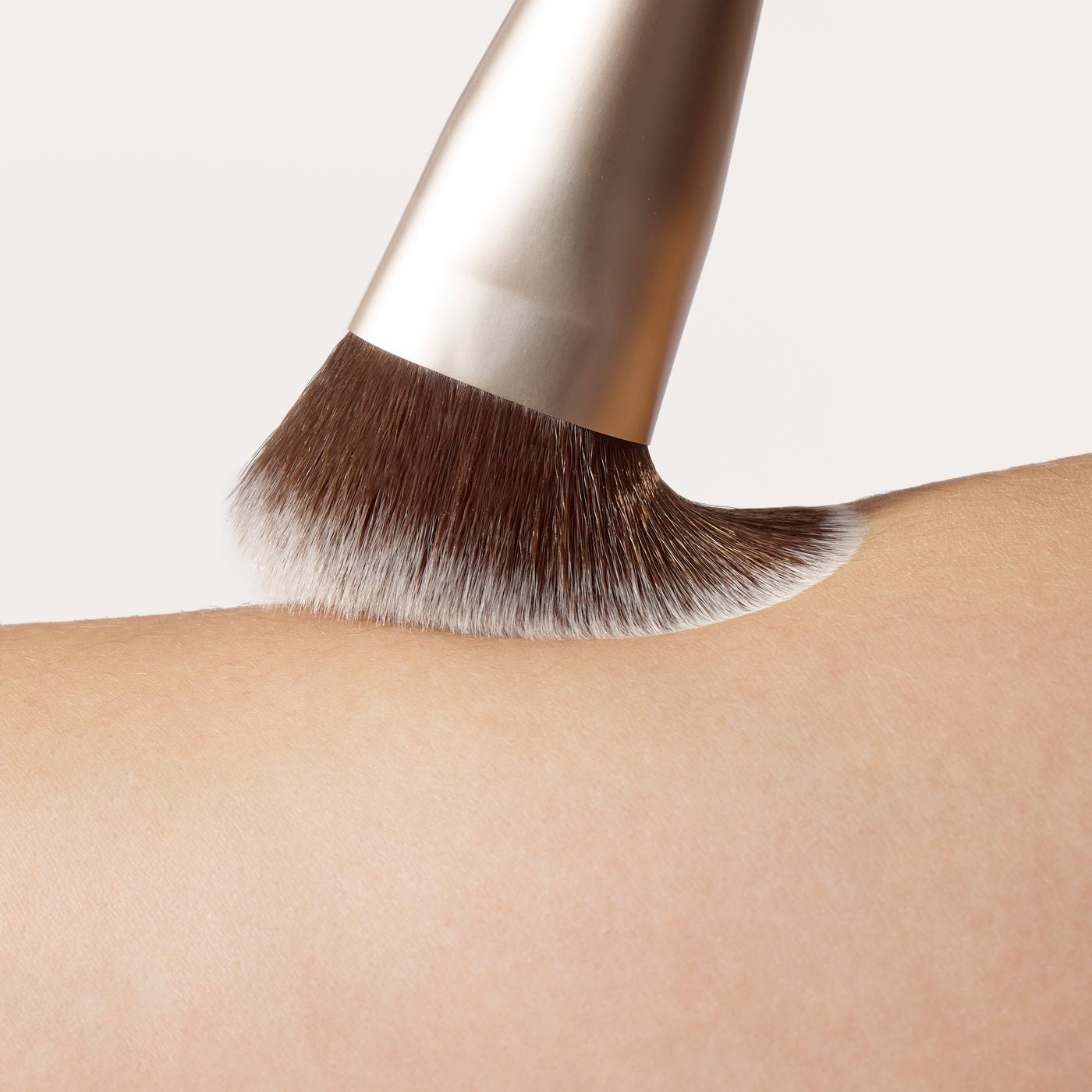 jane iredale Multiuse Blending Brush (Pro Series) - Harben House - Jane Iredale