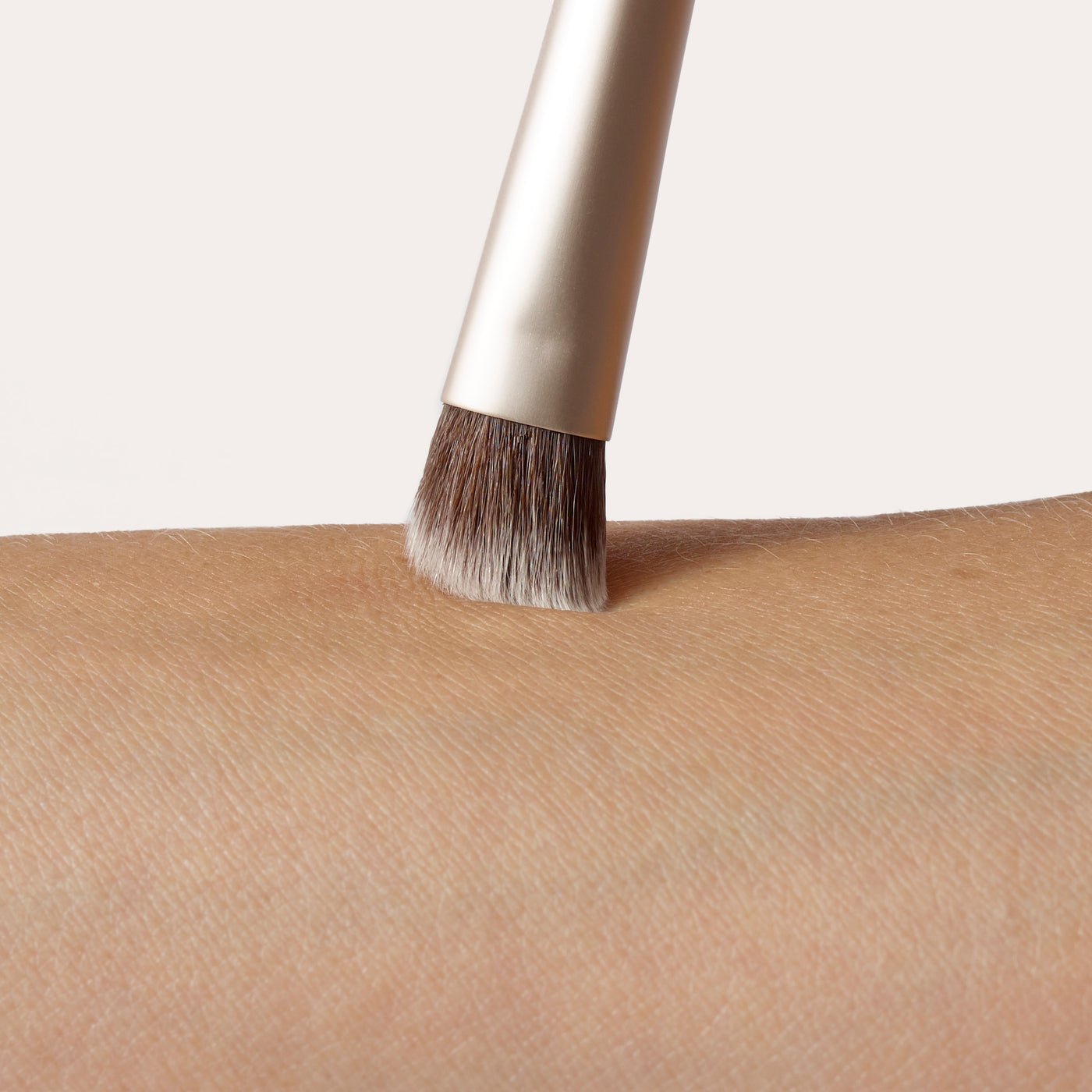 jane iredale Fluffy Eye Brush (Pro Series) - Harben House - Jane Iredale