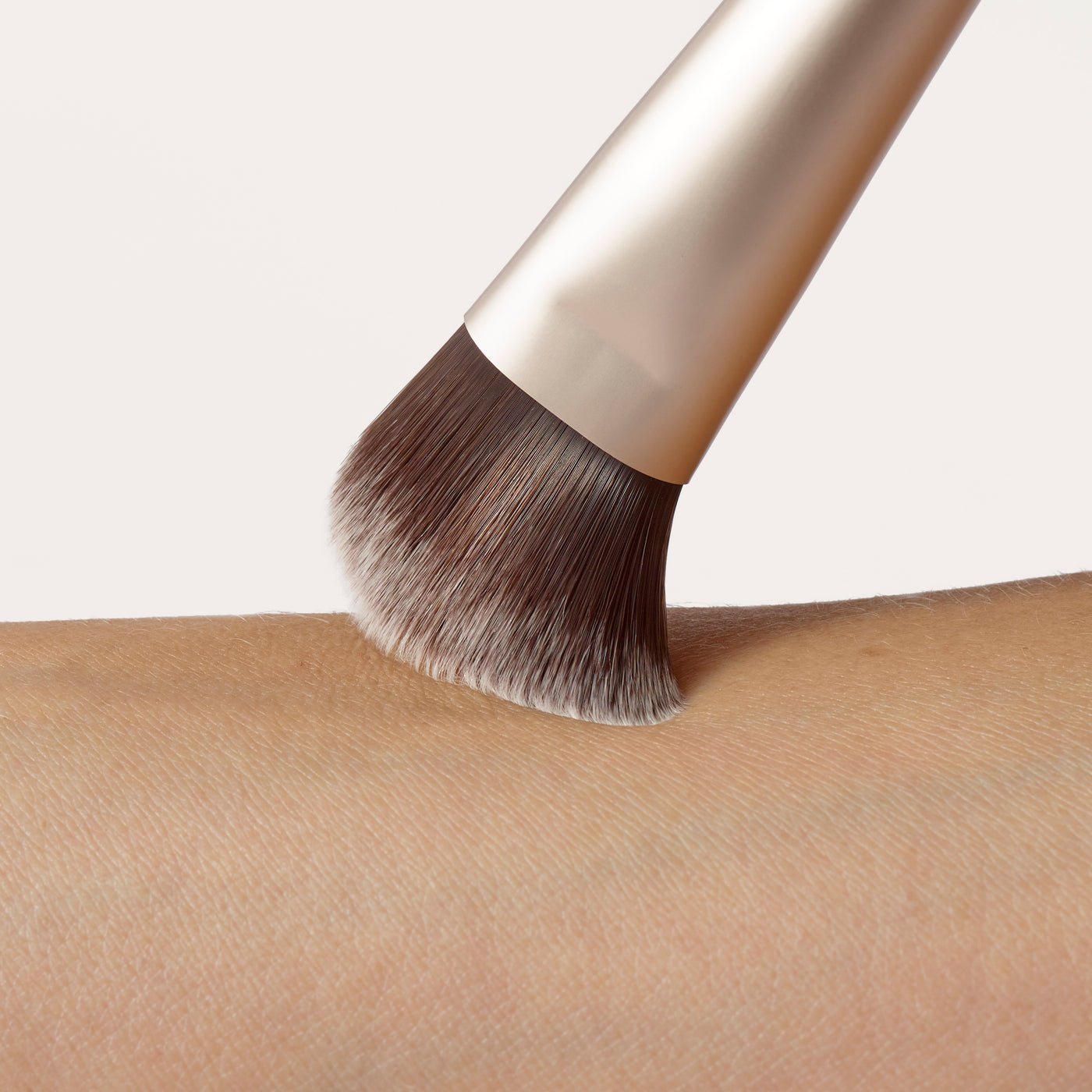 jane iredale Liquid Complexion Brush (Pro Series) - Harben House - Jane Iredale