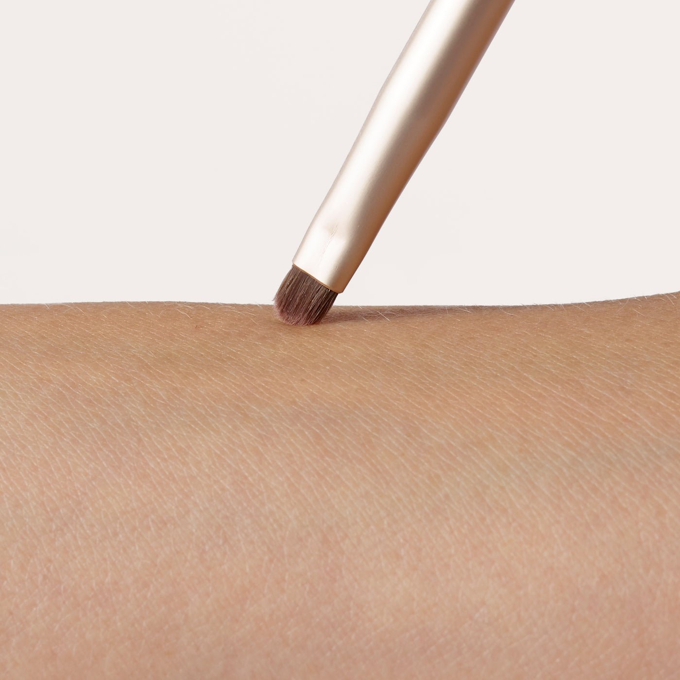 jane iredale Smudge Eye Brush (Pro Series) - Harben House - Jane Iredale